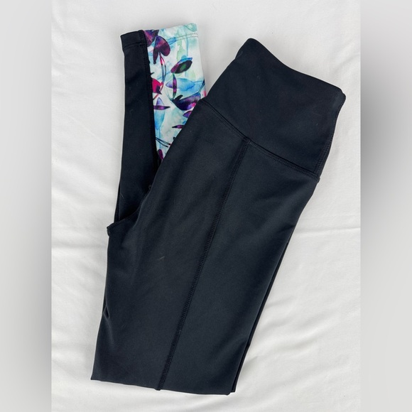 Kyodan Athletic Tights with Floral Design on Legs - Picture 3 of 4